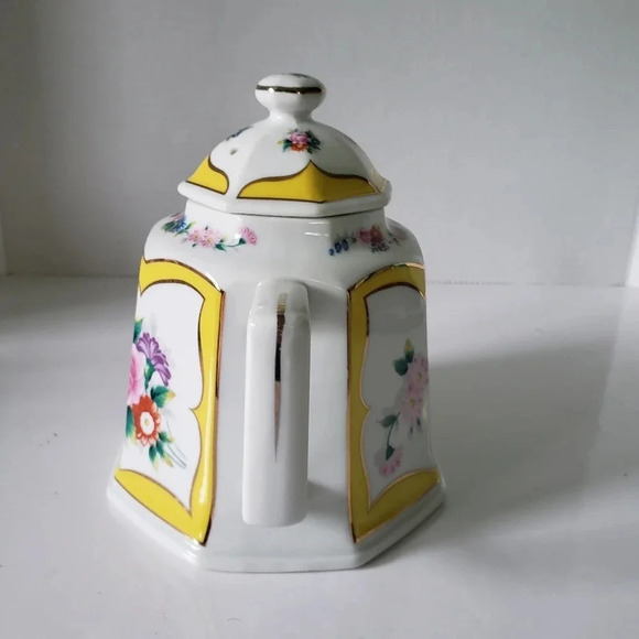 Vintage Porcelain Teapot Yellow/White in Canton Rose Pattern. - Picture 3 of 12
